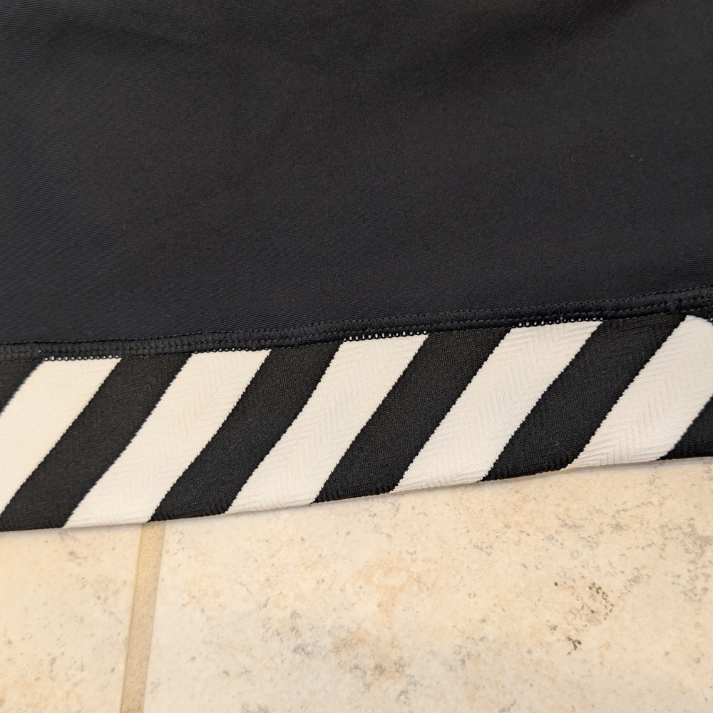 Black and White Striped Leggings - Picture 7 of 8